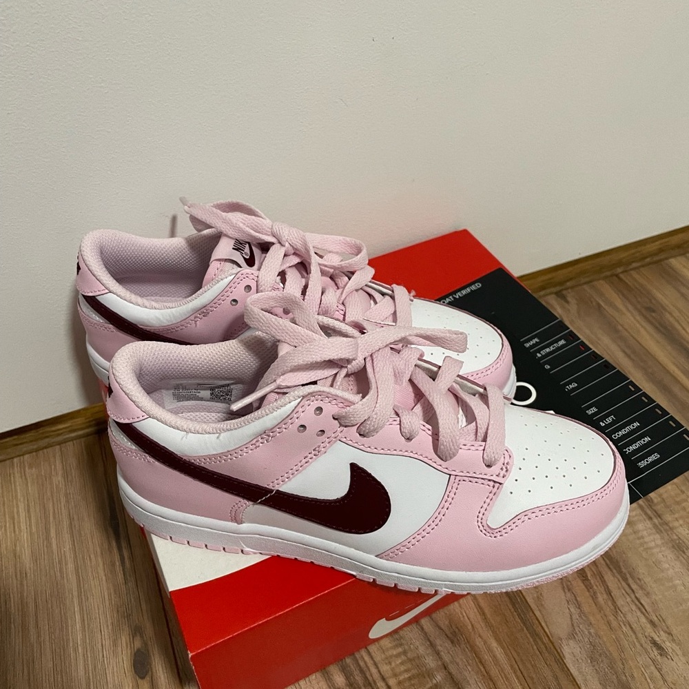 Nike Dunk Low Valentines